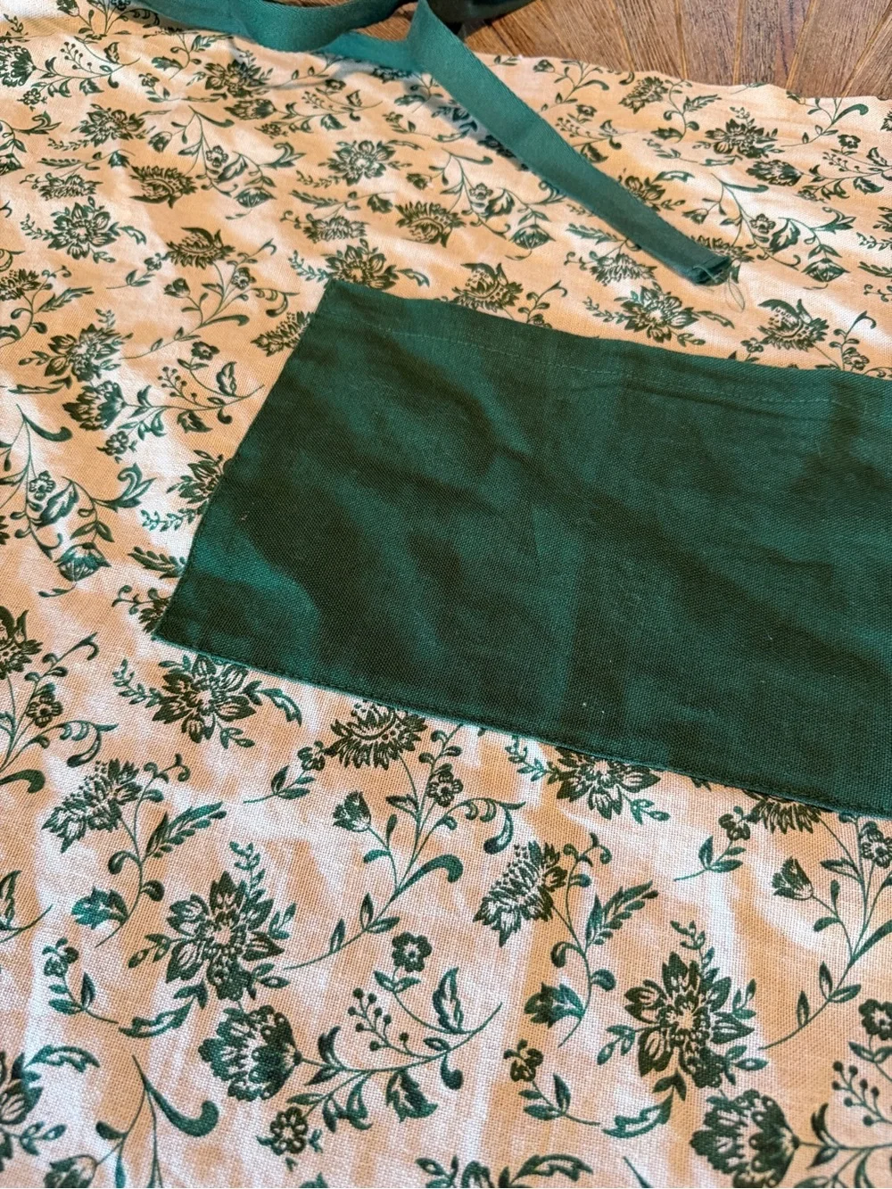 Apron cotton canvas green & white floral botanical print apron with pocket